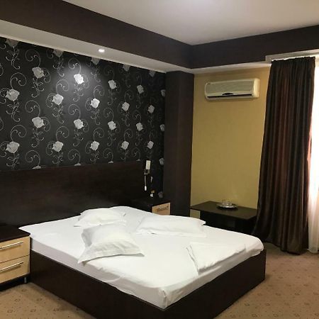 Hotel Bulevard Drobeta Turnu Severin Exterior foto