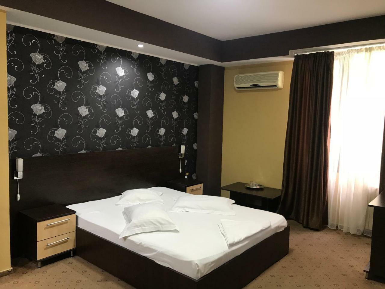 Hotel Bulevard Drobeta Turnu Severin Exterior foto