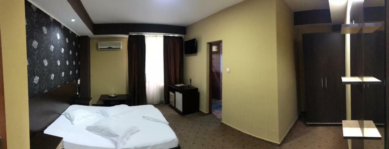 Hotel Bulevard Drobeta Turnu Severin Exterior foto